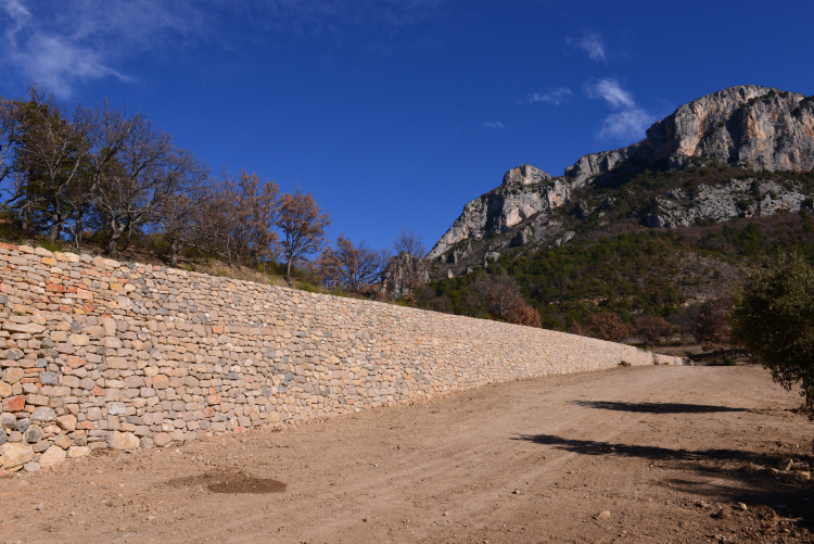 mur en pierres seches